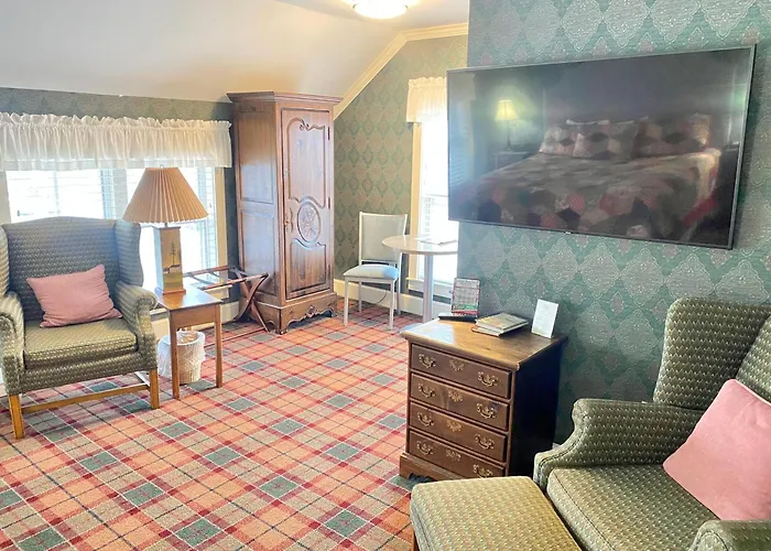 Harbor House Inn Grand Haven