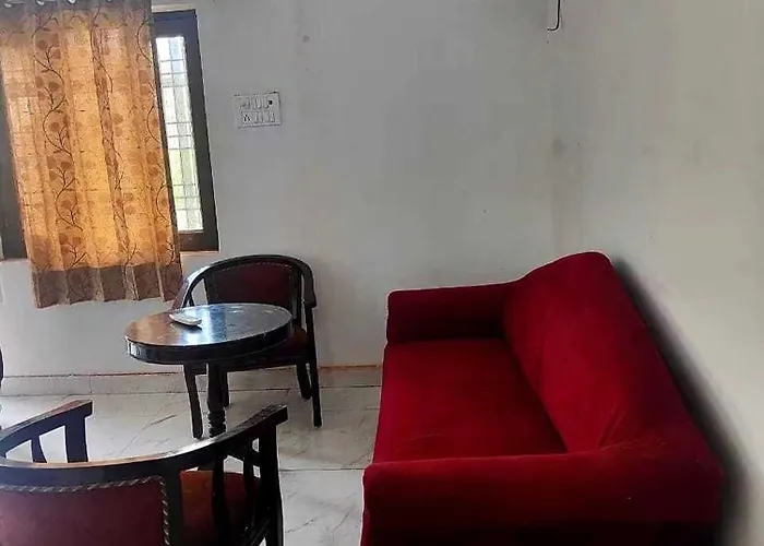 Oyo 70136 Vrinda Inn