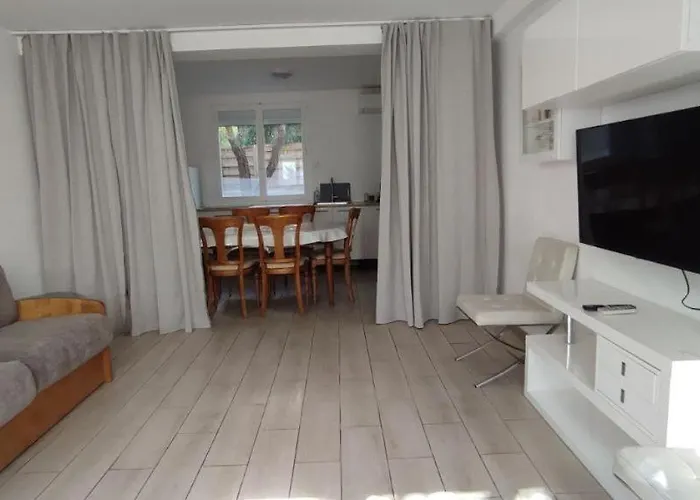 Hôtel Triotel La Valette-du-Var