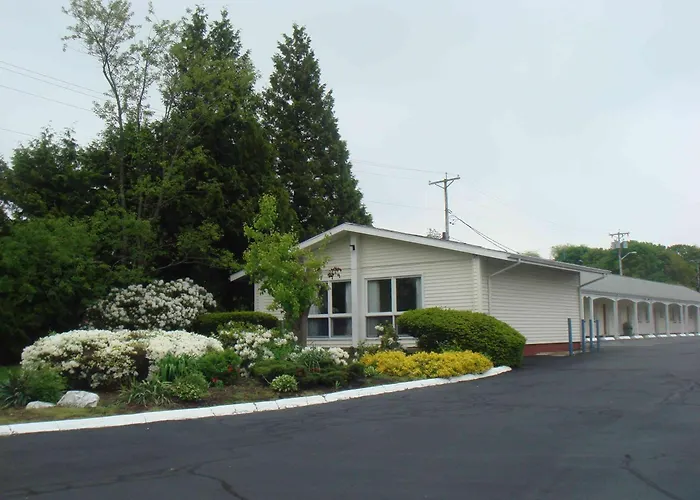 Harbor Base Inn