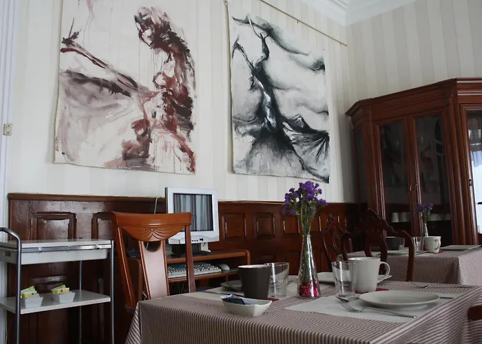 Plaza Pombo B&B - Hostal Santander