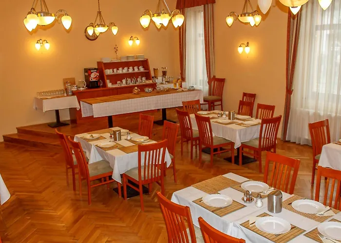 Pannon Hotel Maganparkoloval, With Private Parking Lot, Bejelentkezes 20 Oraig,Check-In Until 20 O'Clock