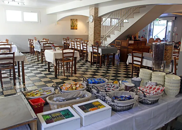 Hotel Le Petit Manoir Logis à Les Angles 