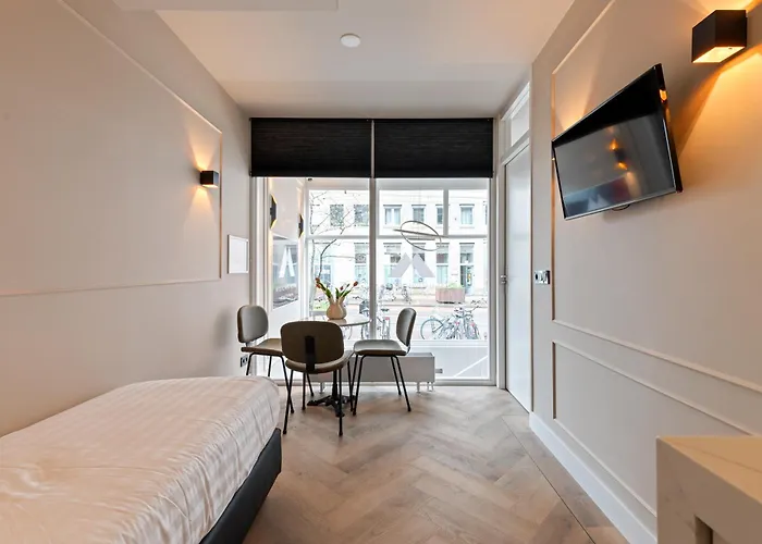 Midtown Hotel Triple Room