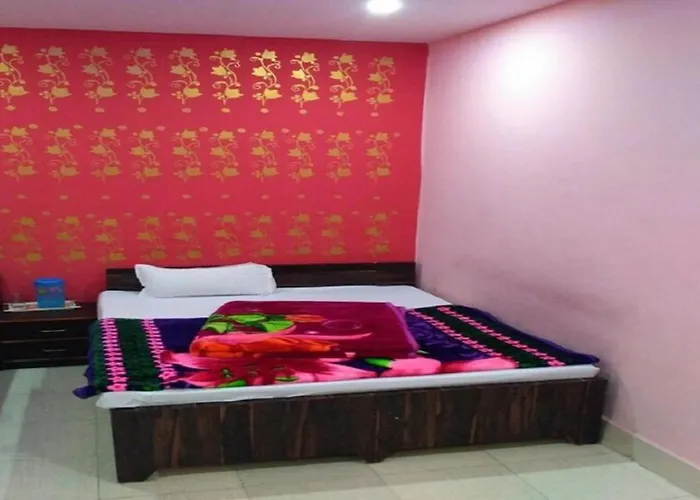 Goroomgo Atithi Galaxy Kanpur Near Railway Station - Hotel-At-Prime-Location Spacious-Room With-Wi-Fi & Parking Availability,