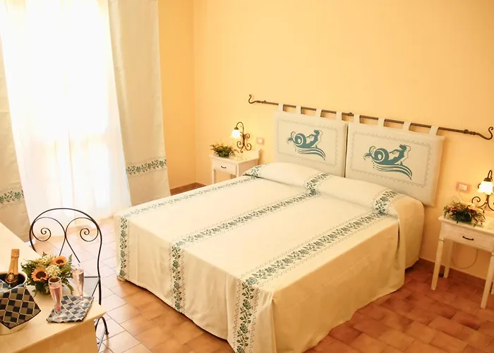 Hotel With Swimming Pool In La Maddalena, Breakfast Included