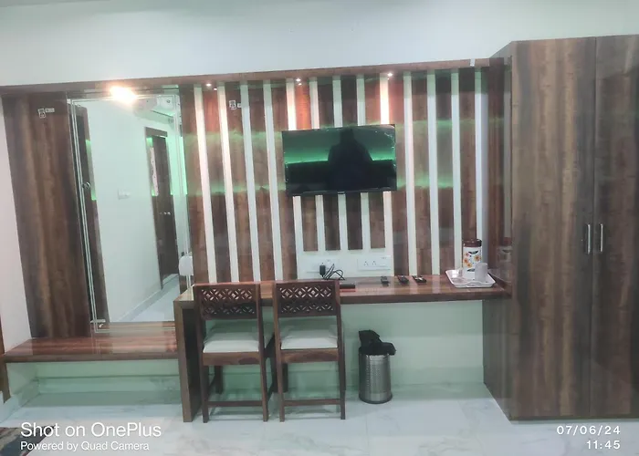 Hotel Praj Paradise