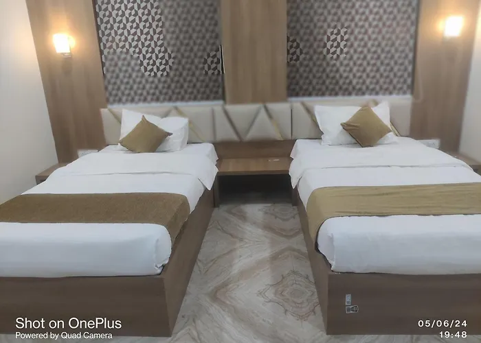 Hotel Praj Paradise