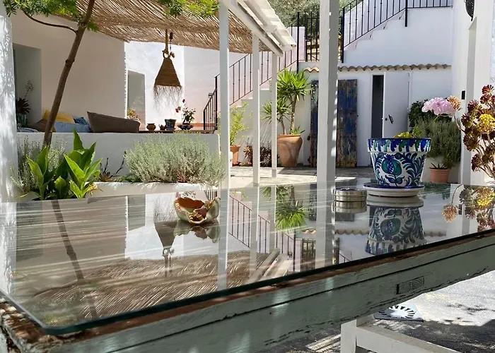 Hotel La Pluma Iznájar