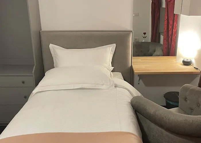 Madonca Rooms & Restaurant