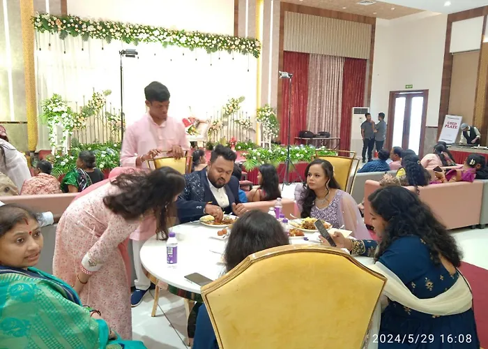 Pushpak Hotel & Convention