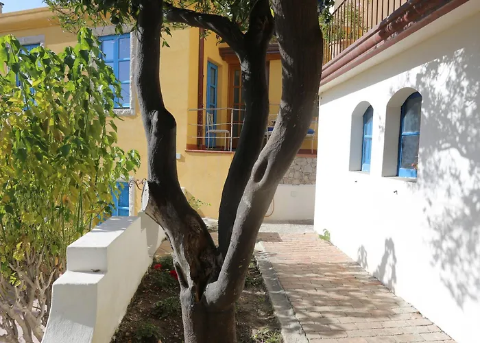 Casa Cuseni, Residenza d'artista, Museo e Giardino storico
