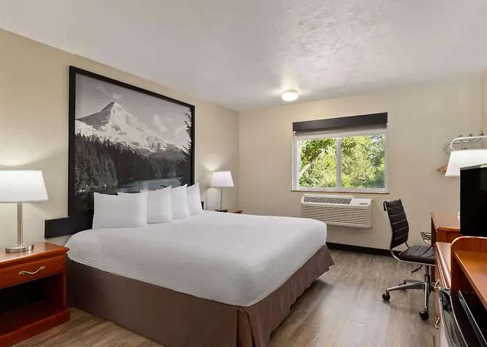 Super 8 By Wyndham Roseburg Hotel