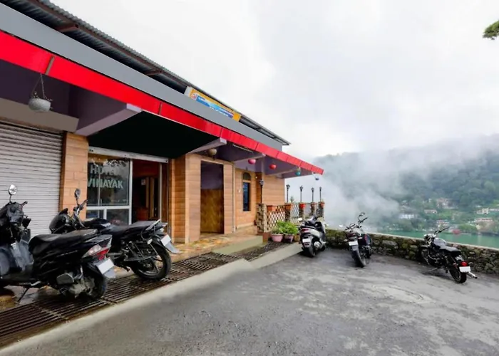 Goroomgo Vinayak Mall Road Lake View Nainital - Luxury Room - Best Hotel In Nainital