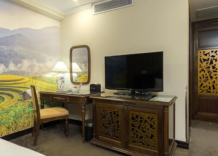 Chalcedony Grand Hotel