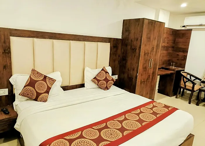 Hotel Le Grand Near Igi Airport