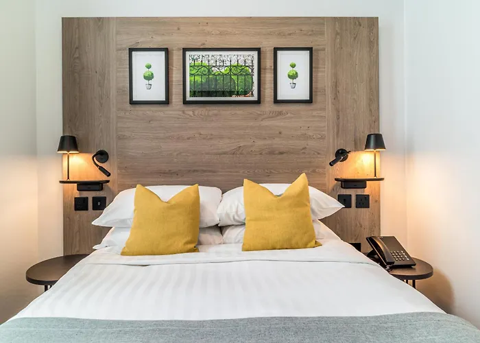 Princes Square Hotel London