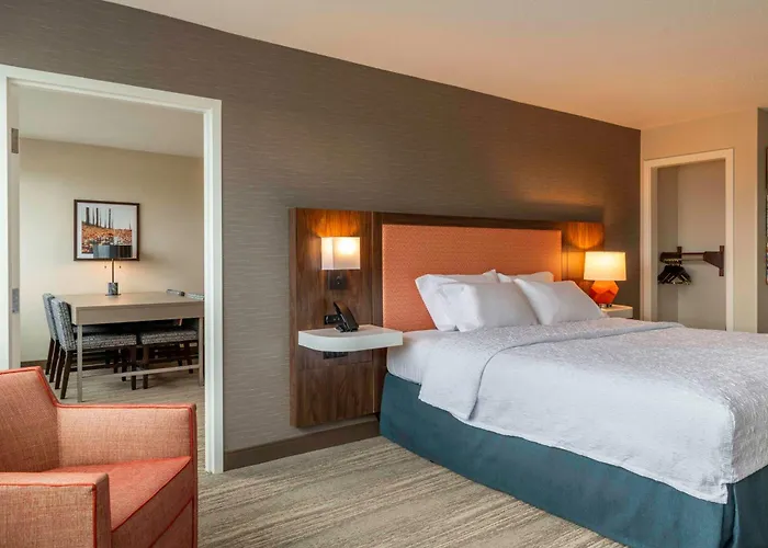 Hampton Inn Manchester Downtown