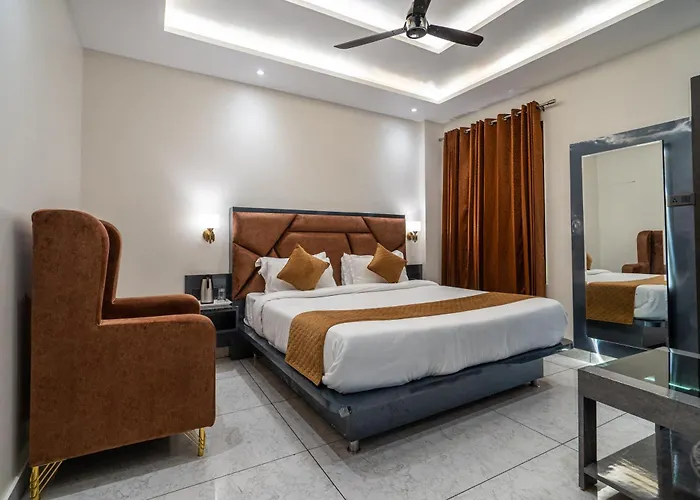 Hotel The Vaishvik Banganga Road