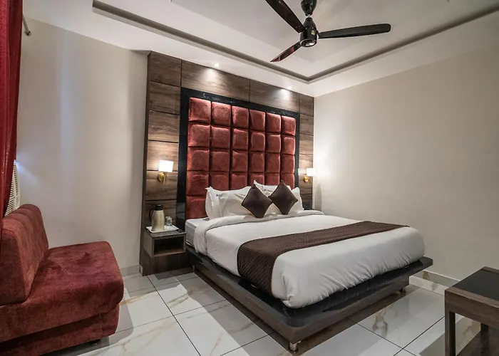 Hotel The Vaishvik Banganga Road