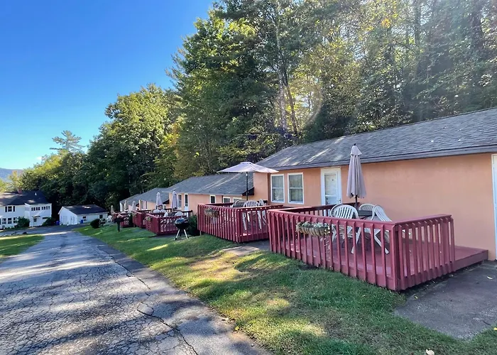 Hill View Motel And Cottages