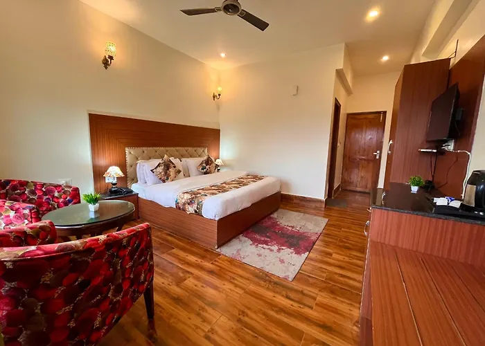 Hotel Kempty Emerald - Nested In Nature'S Lap