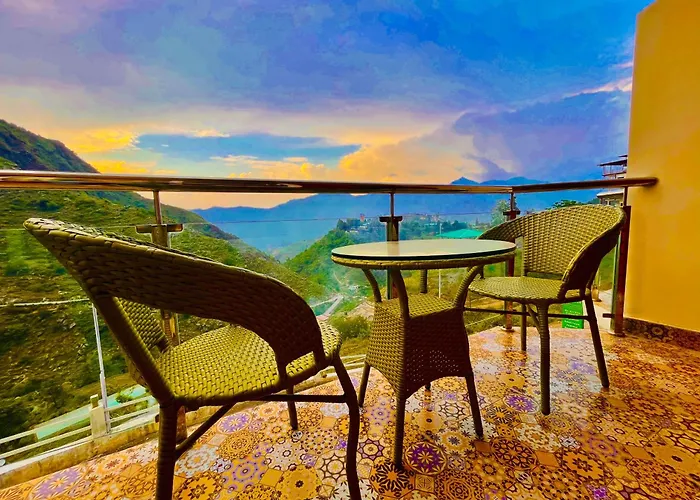 Hotel Kempty Emerald - Nested In Nature'S Lap