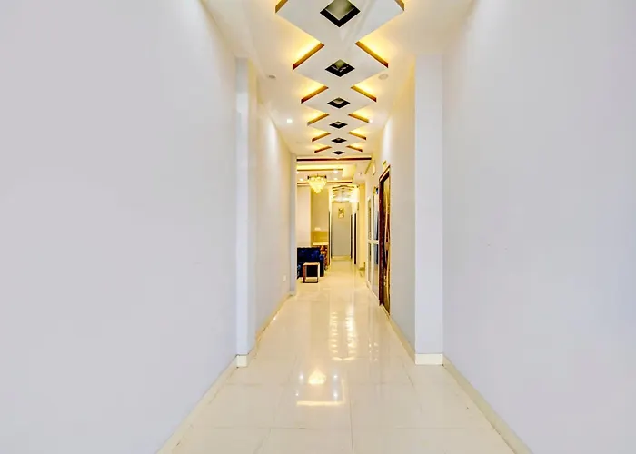 Super Townhouse Anisabad Near Mahavir Sansthan