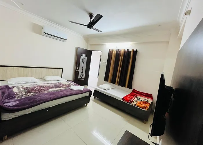 Hotel Chandram - 450Mtr I 10Min Walking From Shreenath Ji Temple Nathdwara 966O9O1Oo6