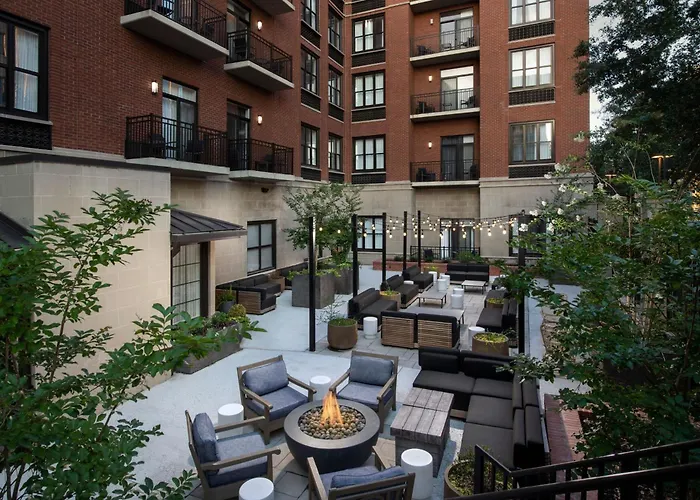 Courtyard By Marriott Savannah Downtown - Historic District