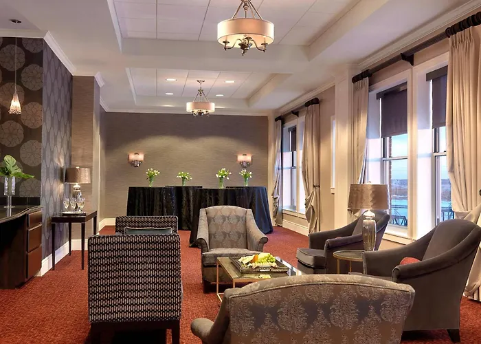 Hotel Blackhawk, Autograph Collection Davenport