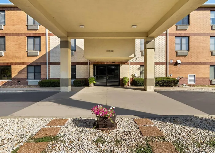 Comfort Inn & Suites Near Tinley Park Amphitheater