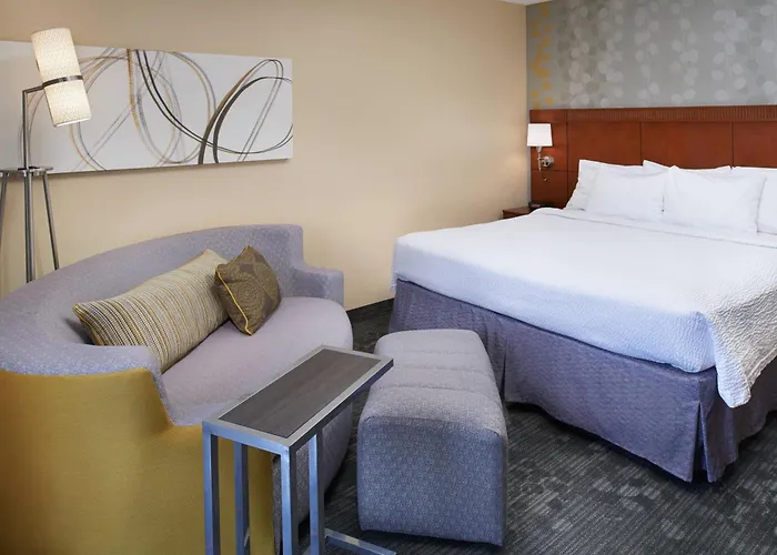 Courtyard By Marriott Rockford