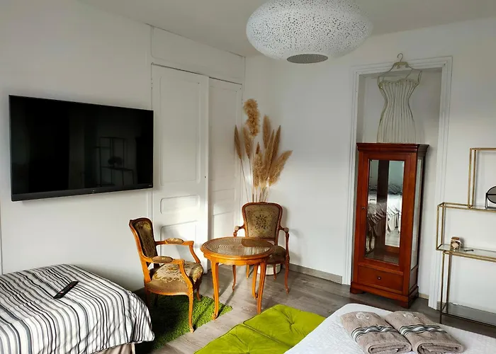 A La Villa Perroy les chambres sont spacieuses et les petit-déjeuners offerts