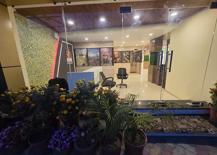 Sarojini Garden Hotel & Restaurant