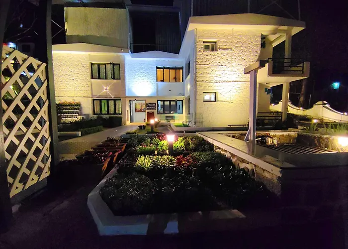 7 Roads Resort 50Mts To Lake