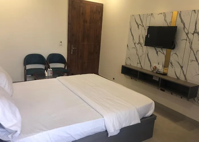 C T Heights Inn