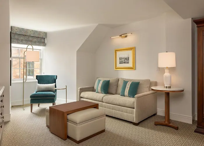 Hotel Roanoke & Conference Center, Curio Collection By Hilton