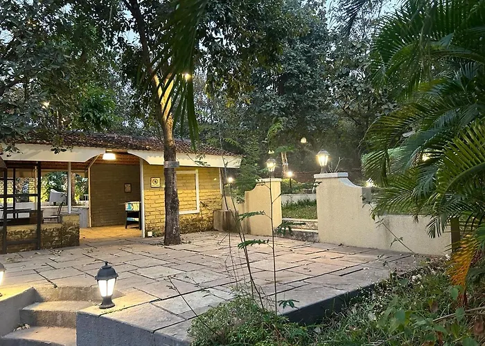 Jacuzzi Hut Staycation