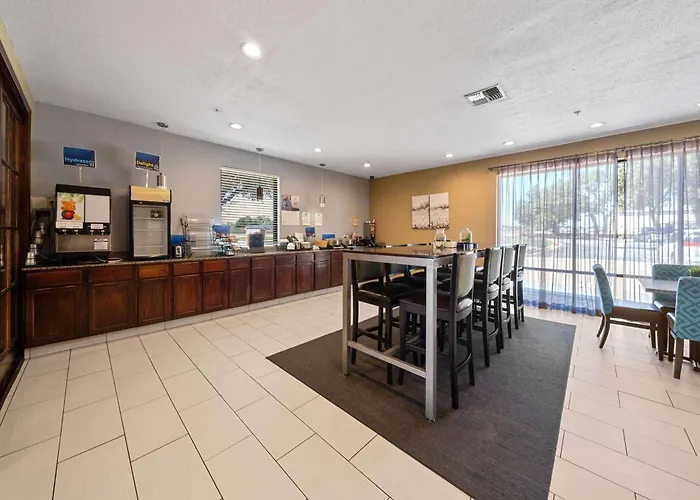 Days Inn By Wyndham Round Rock