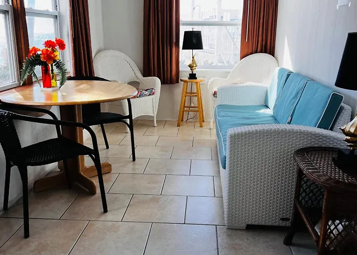 Buccaneer Quarters And Suites Marathon