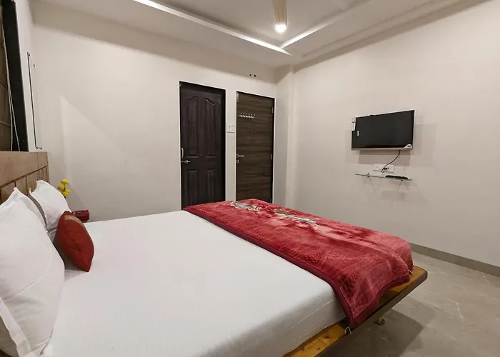 Hotel And Villa Samarth Palace