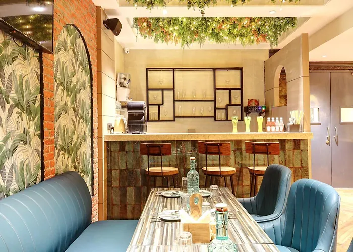 Hotel Uptown With Luxury Restaurant & Rooftop Near Connaught Place, New Delhi City Centre