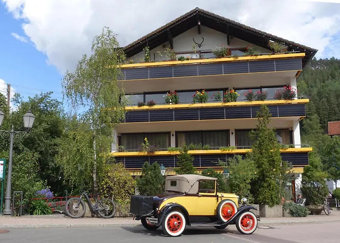 Hotel Hirsch mit Café Klösterle Enzklösterle