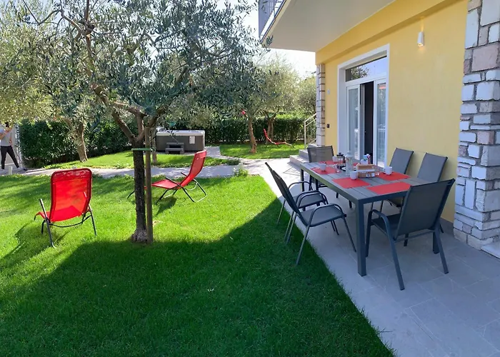 Villa Lori Apartments Garden And Beach
