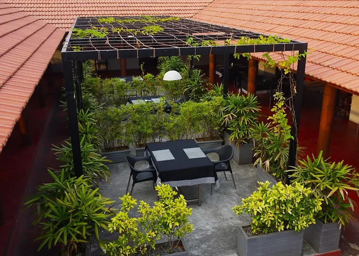 Raj Riveria Hotel