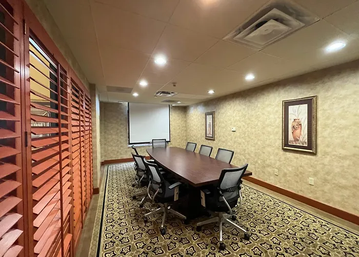 Wingate By Wyndham Peoria - Complimentary Area Shuttle Hotel