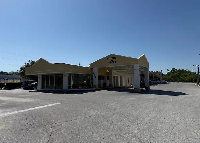 Super 8 By Wyndham Ocala I-75 Hotel