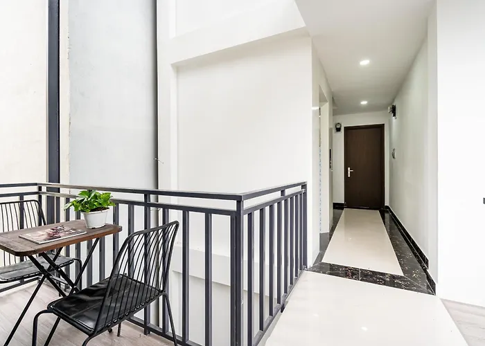 Jan Hostel Central Point