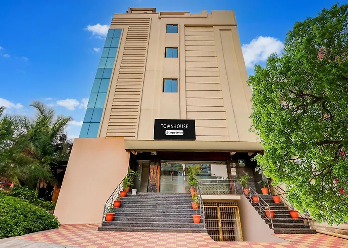 Super Oyo Townhouse Gajuwaka Centre